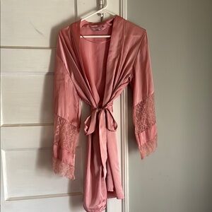 Elegant Pink Lace Trim Robe